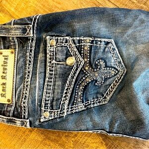Size 29 rock revivals. Skinny jeans